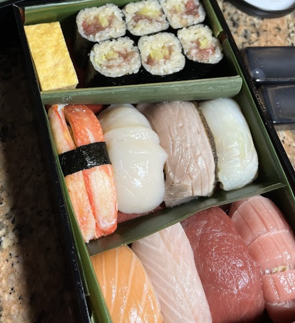 Sushi Noz signature dishes Sushi Omakase Box
Uni & Ikura Don
Saba Bozushi